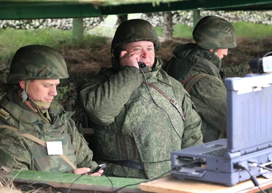 Военные специалисты связи